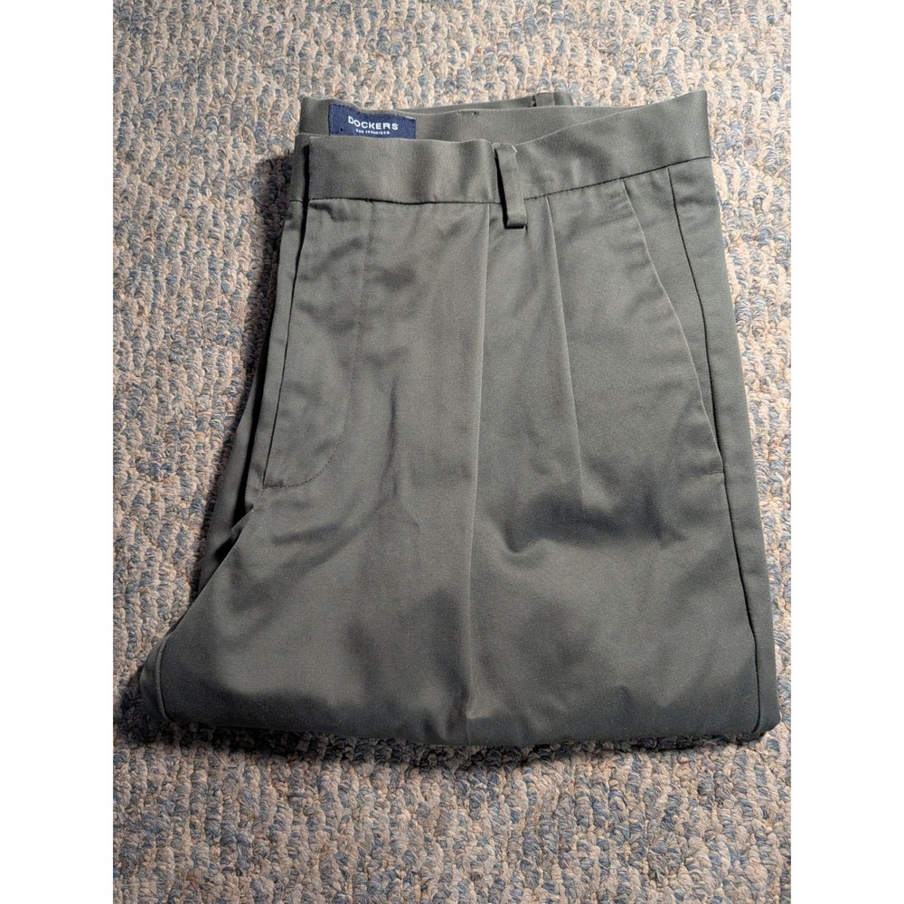 Dockers D3 Classic Fit Pleated Chinos Mens 34x32 Olive Green Cotton Pants